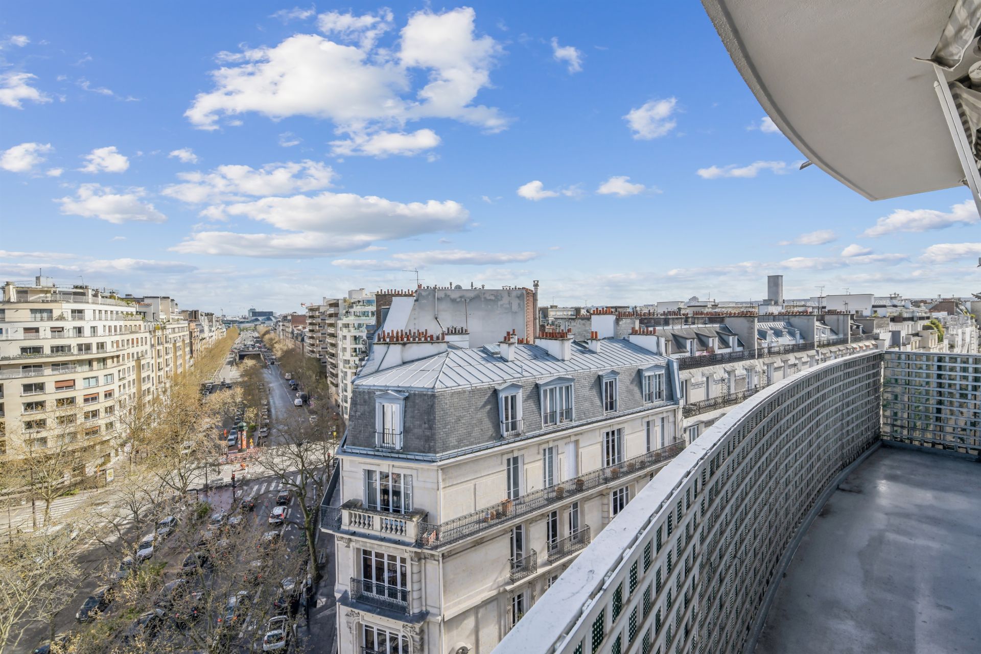 luxury apartment 5 Rooms for sale on PARIS (75016)