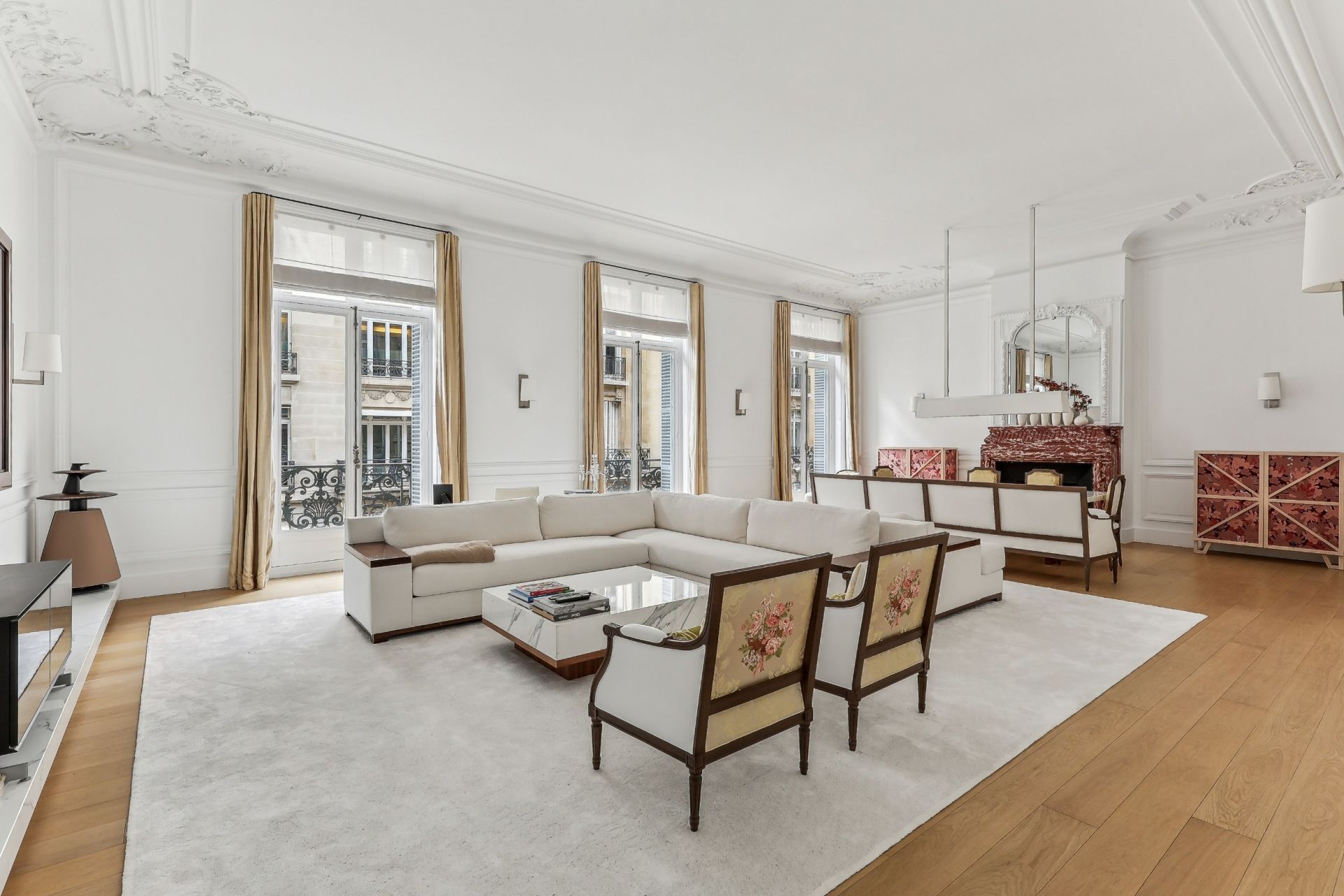 luxury apartment 7 Rooms for sale on PARIS (75008)