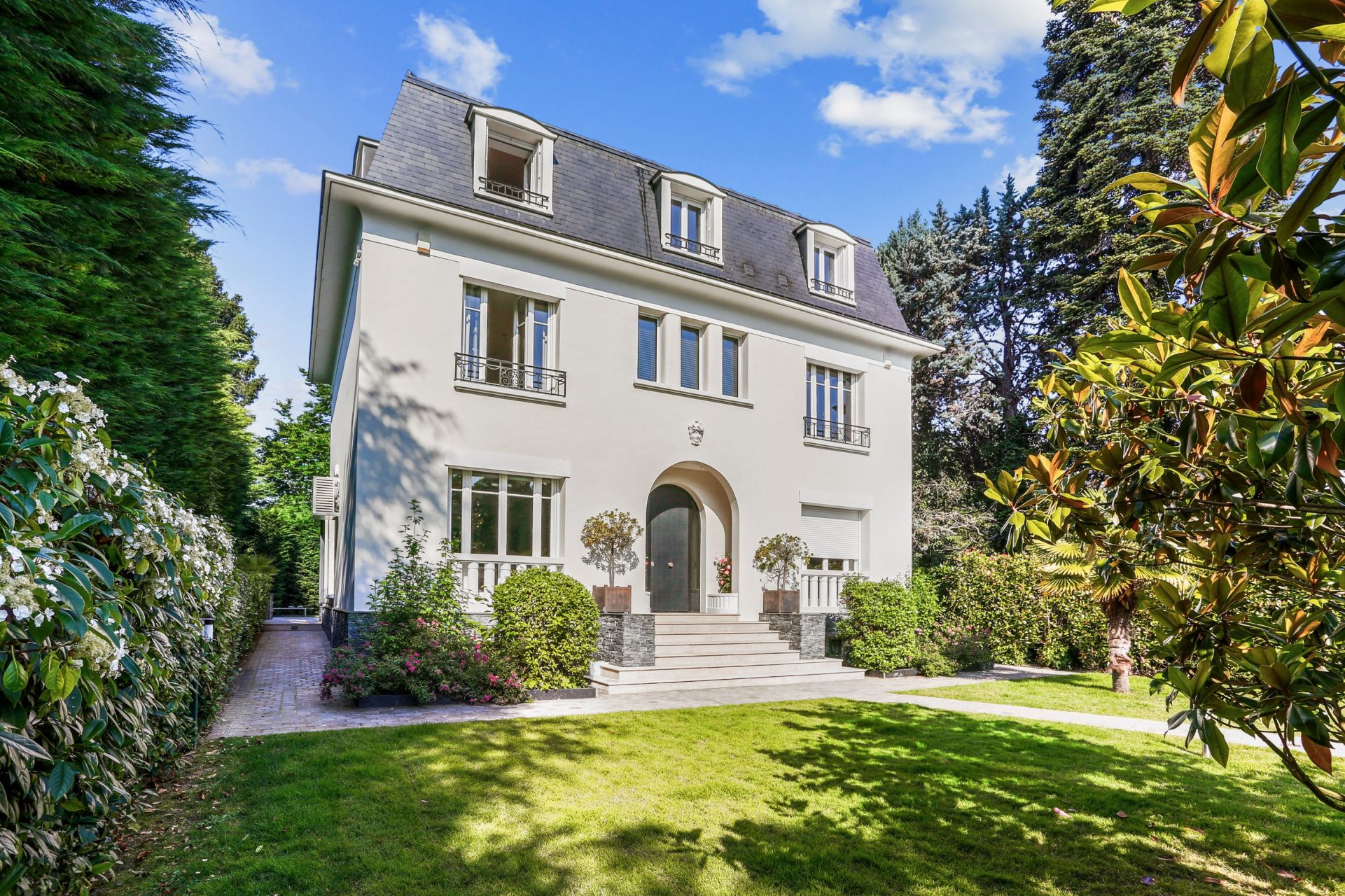 luxury house 10 Rooms for sale on SCEAUX (92330)