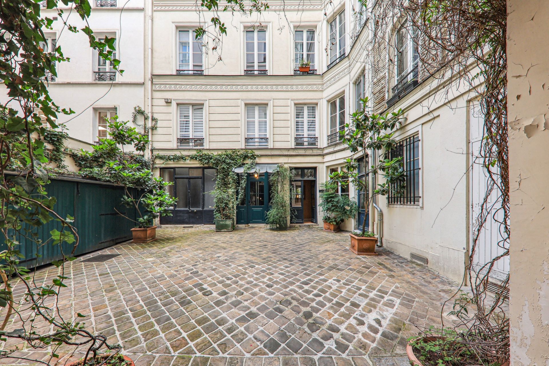 luxury apartment 3 Rooms for sale on PARIS (75002)