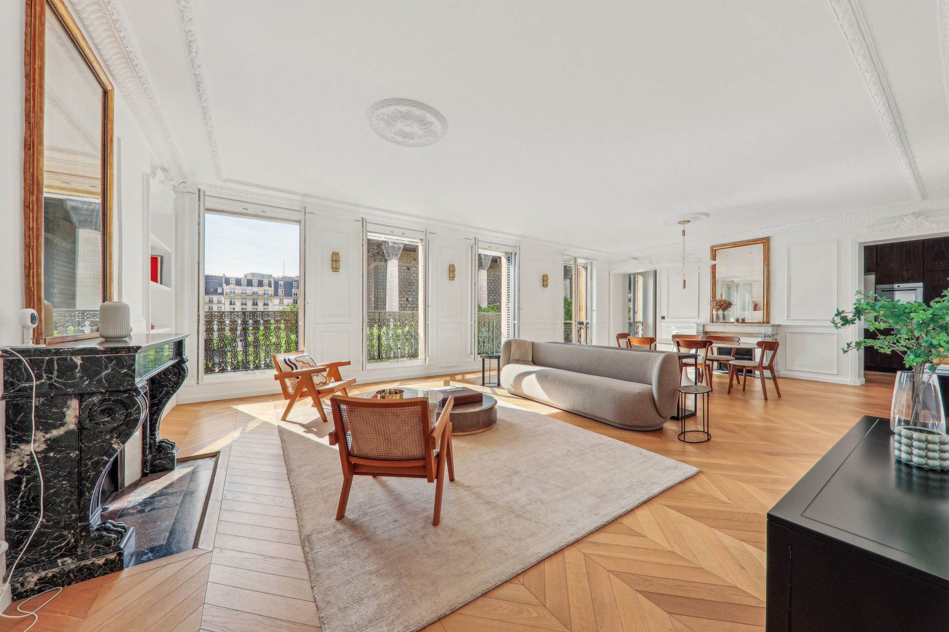 luxury apartment 5 Rooms for sale on PARIS (75008)