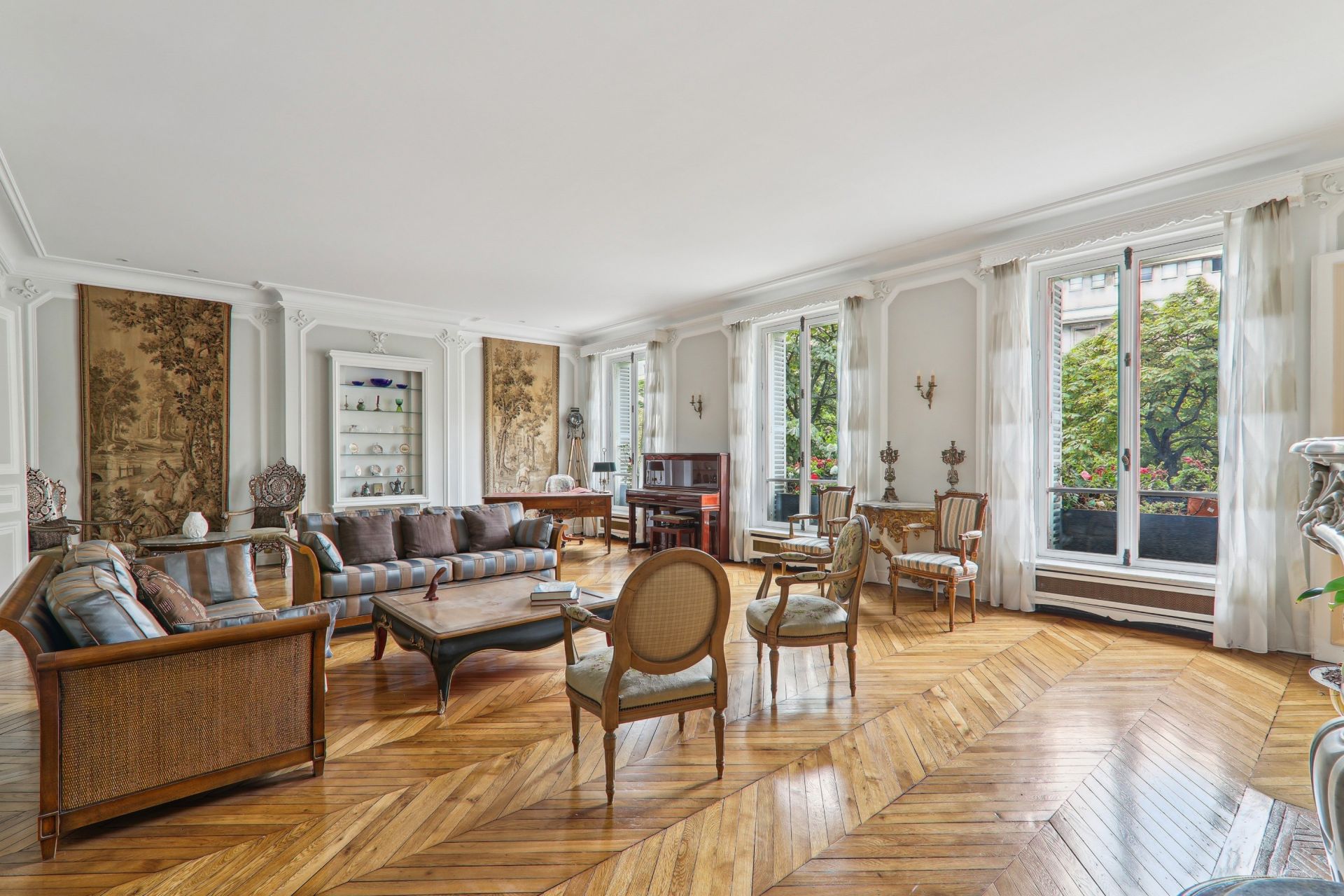 luxury apartment 6 Rooms for sale on PARIS (75016)