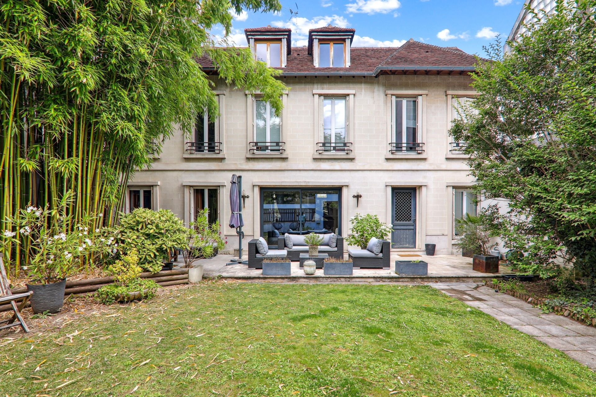 townhouse 10 Rooms for sale on LE PERREUX SUR MARNE (94170)