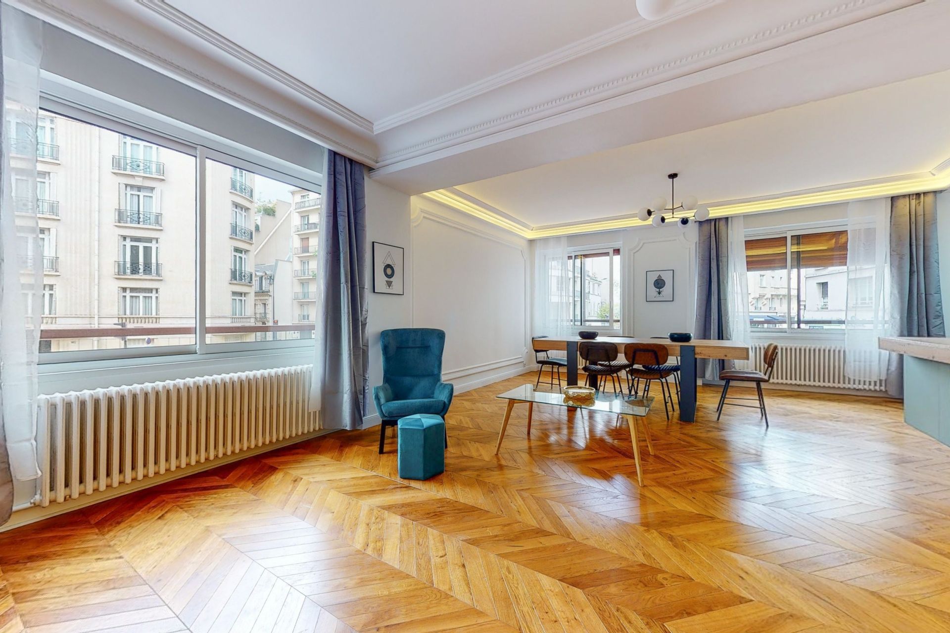 luxury apartment 6 Rooms for sale on PARIS (75116)