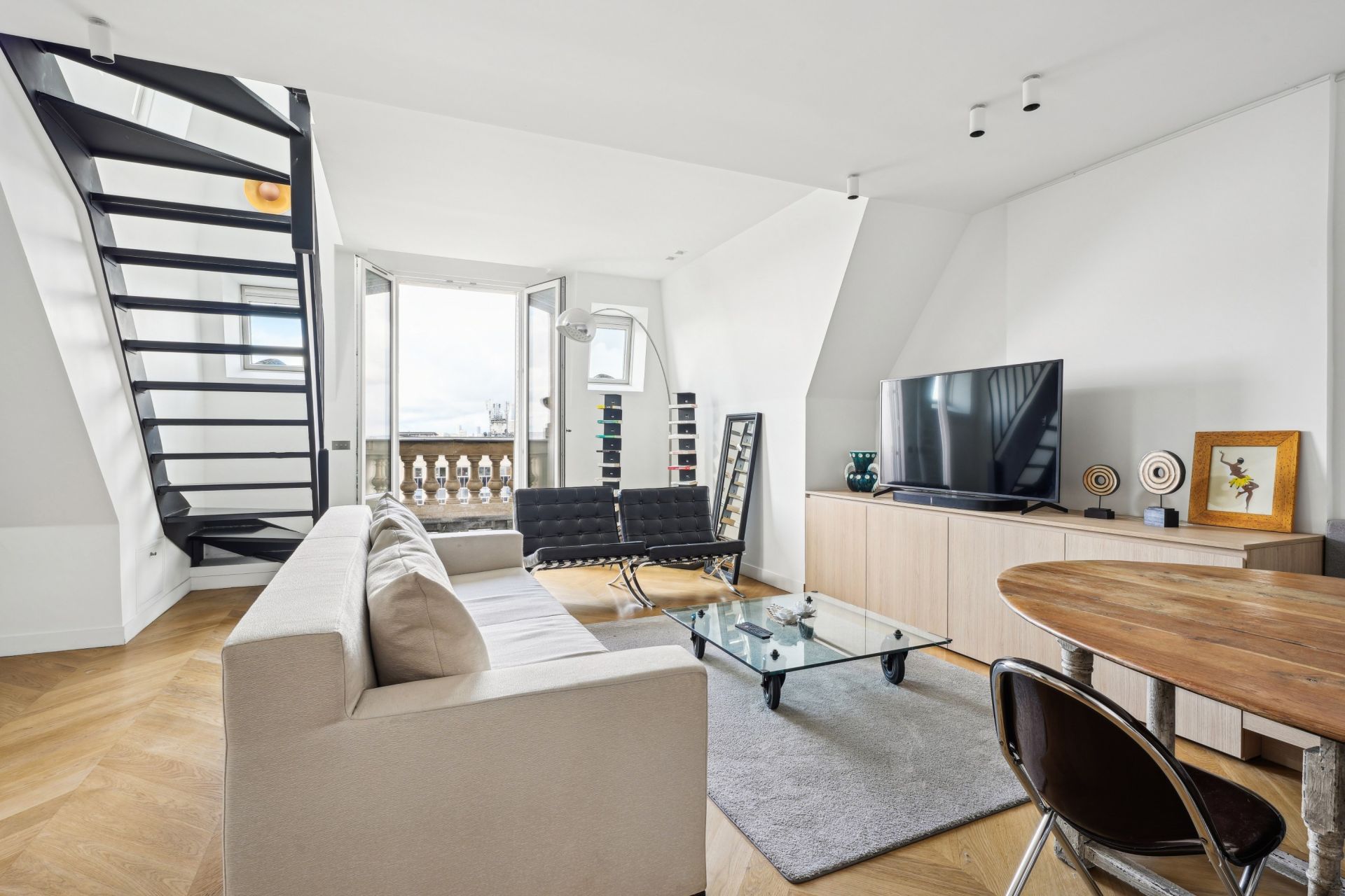 luxury apartment 3 Rooms for sale on PARIS (75116)