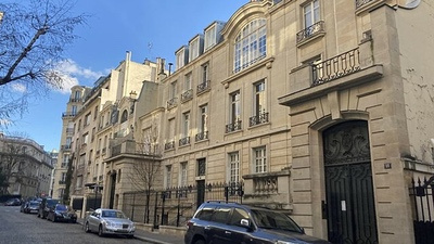 La Vente Emblématique de l'Hôtel Particulier de Valéry Giscard d'Estaing : Un Triomphe de l'Immobilier de Prestige par Paris Ouest Sotheby's International Realty